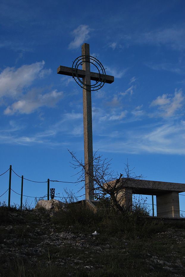 Gipfelkreuz mit Altar